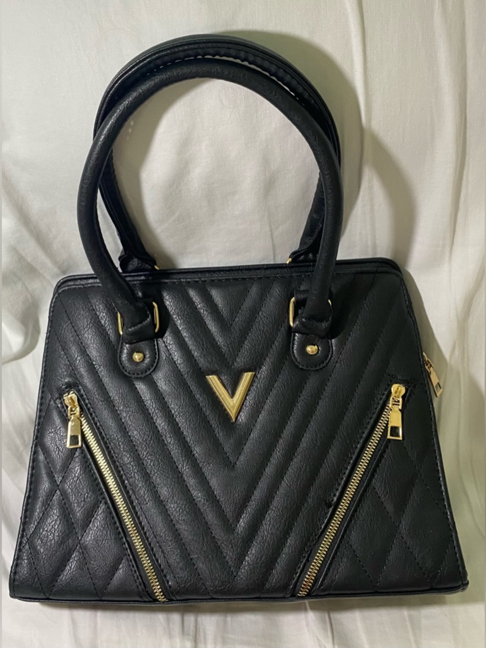 BLACK QUILTED SATCHEL HANDBAG WITH GOLD HARDWARE - Picture 10 of 16